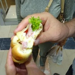 Lipóti Pékség & Kávézó - Arena Mall Budapest - Étel/ital