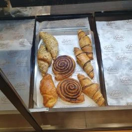 Lipóti pékség és Kávézó - Vasútállomás, Tatabánya - Étel/ital