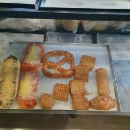 Lipóti pékség és Kávézó - Vasútállomás, Tatabánya - Étel/ital