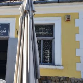 Lola Cukrászda Szentendre - Külső kép