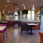 Louis Gyorsétterem & Burger Bar - Budagyöngye Bevásárlóközpont Budapest - Belső