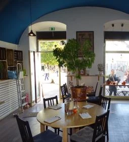 LYR Speciality Coffee & Food 100% Vegan