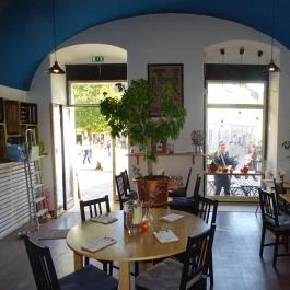 LYR Speciality Coffee & Food 100% Vegan, Pécs - Belső