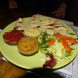 Macska, Budapest - Étel/ital