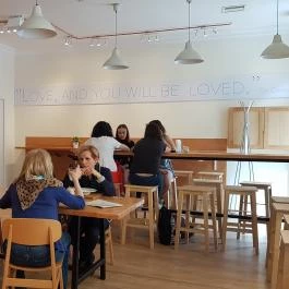 Madal Cafe - Alkotmány utca, Budapest - Belső