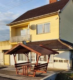 Makk Hetes Poharazó