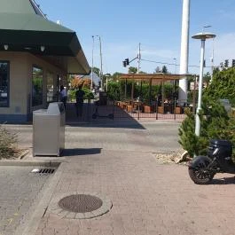 McDonald's Szolnok - Külső kép