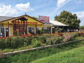 Mézes Kávézó & Falatozó Jászapáti