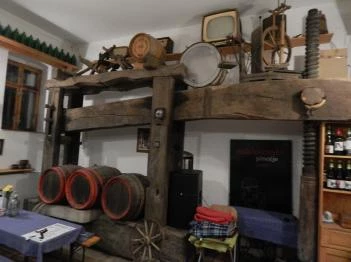 Miklóscsabi Pincéje Mór