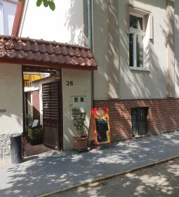 Móra poharazó, étterem