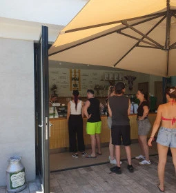 MÚÚ Fagyibár & Specialty Coffee