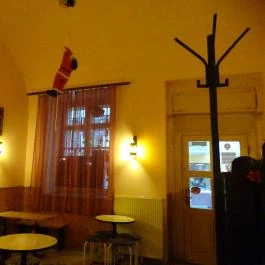 Nana Cseh Söröző, Budapest - Belső