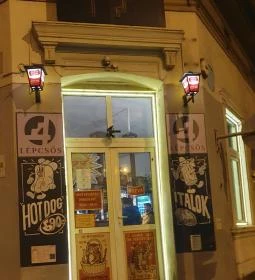 Négy Lépcsős Söröző