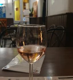 Négy Lépcsős Söröző