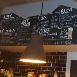 Neked Csak Nyolc, Budapest - Belső