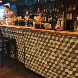 Neked Csak Nyolc, Budapest - Belső