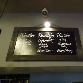 Neked Csak Nyolc, Budapest - Belső