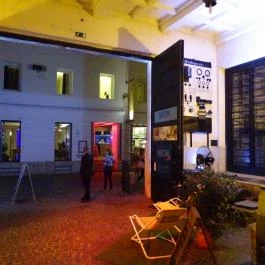 Neon Udvar, Budapest - Külső kép