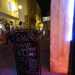 Neon Udvar, Budapest - Külső kép