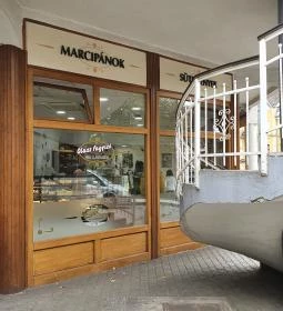 Neu Olasz Fagyizó & Cukrászda