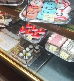 Oázis Cukrászda Kávéház