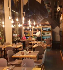 Oinos Wine Bar & Bistro