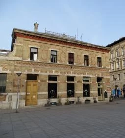 Oinos Wine Bar & Bistro