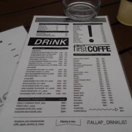 One More Cafe - Gozsdu Udvar, Budapest - Étlap/itallap