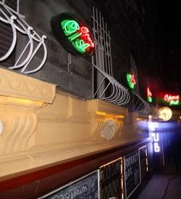 Opera Pub