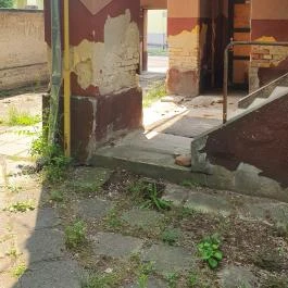 Otthon Büfé, Cegléd - Külső kép