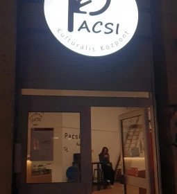 Pacsi Pizzéria & Kulturális Központ
