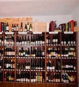 Pampetrics Borszaküzlet, Borozó