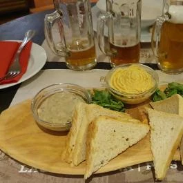 Pécsi Sör Beer & Traditional Food, Budapest - Étel/ital