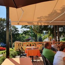 Pekáry Kastély Étterem, Pécel - Külső kép