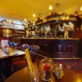  Perkovátz Ház English Pub & Restaurant Sopron - Belső