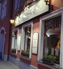 Perkovátz Ház English Pub & Restaurant