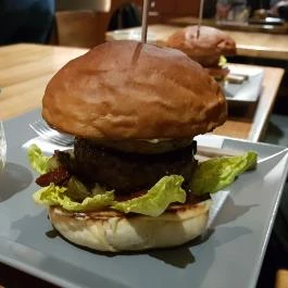 Pesti Burger & Bár - Tűzoltó utca Budapest - Étel/ital