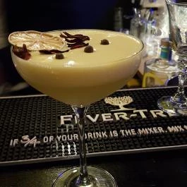 Piña Cocktail Bar, Budapest - Étel/ital