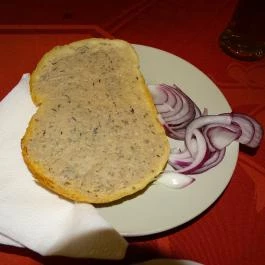 Pivohalle Sörvendéglő, Budapest - Étel/ital