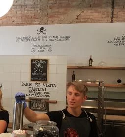 Pizza, Kávé, Világbéke