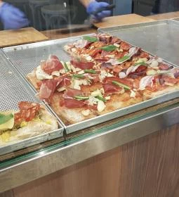 Pizza, Kávé, Világbéke