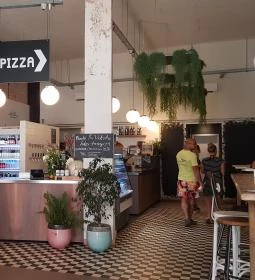 Pizza, Kávé, Világbéke