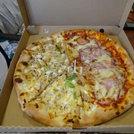 PizzaBox Lakitelek - Étel/ital