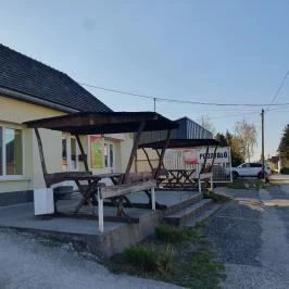 Pizzafaló, Tatabánya - Külső kép