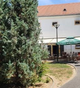 Plakátház Kultúrkocsma & Terasz