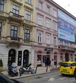 Quán Nón Vietnámi Étterem - Erzsébet tér