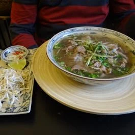 Quán Nón Vietnámi Étterem - Erzsébet tér, Budapest - Étel/ital