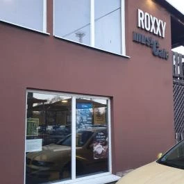 Roxxy Music Café Tatabánya - Külső kép