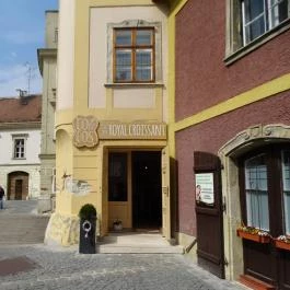 Royal Croissant Pékség Sopron - Külső kép