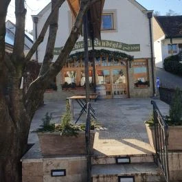 Schieszl Vendéglő és Borház, Budakalász - Egyéb